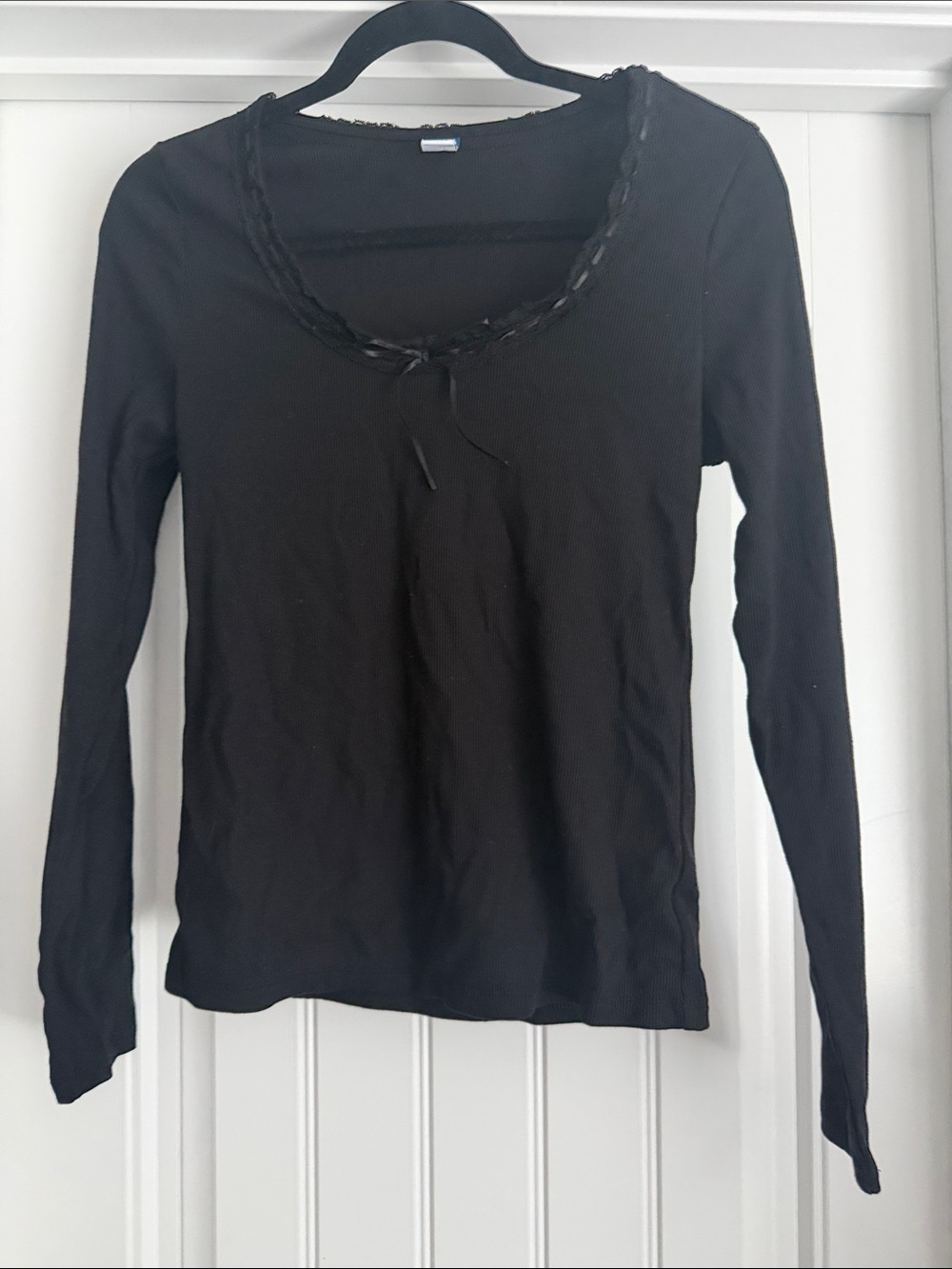 Old Navy Black Long-Sleeve Scoop Neck Top with Decorative Tie